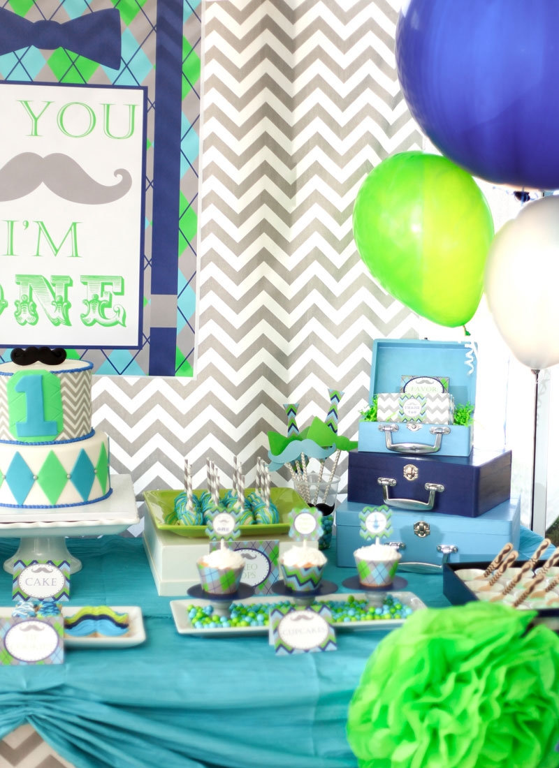 Red-Green-white-balloon