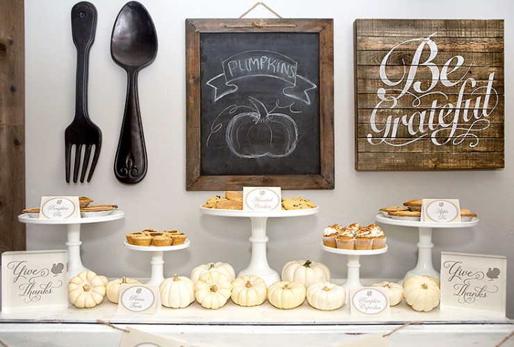 Thanksgivng Table Set Up + FREE Printables + Thankful Tree Idea