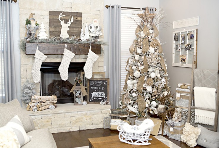 Rustic Farmhouse Christmas Tree & Mantel