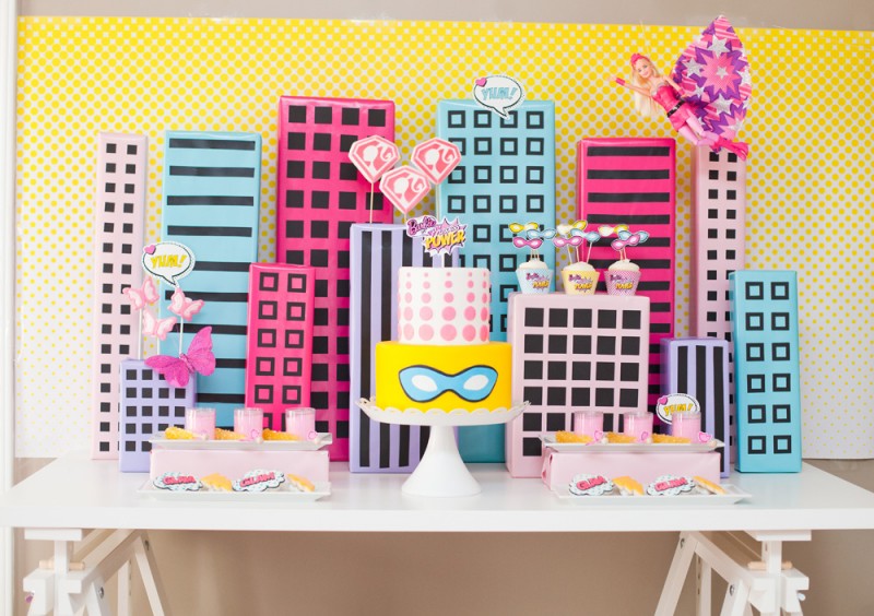 super-hero-dessert-table