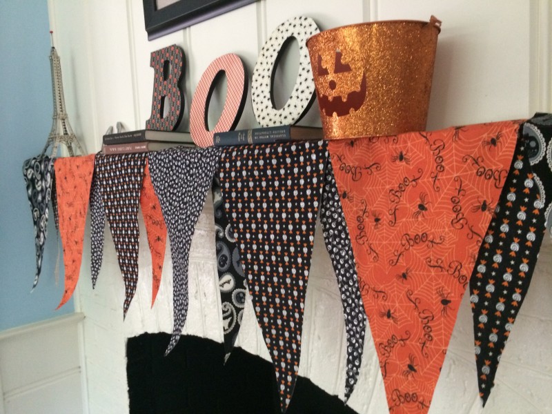 no-sew-halloween-decorations-for-the-mantel